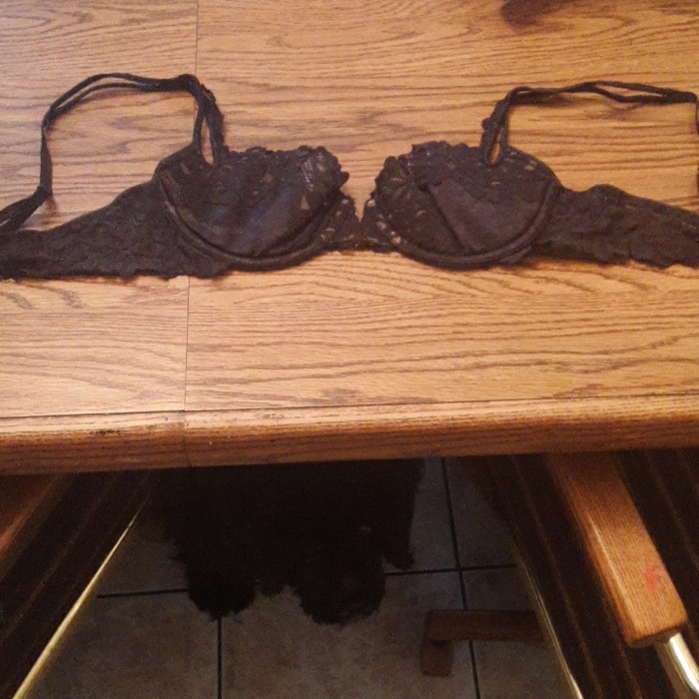 🦄  5/$25 Victoria Secret 34C bra